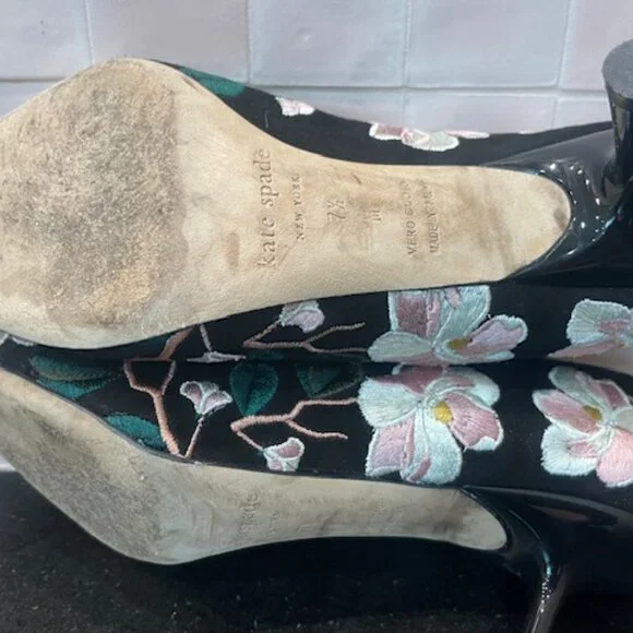 Stunning Kate Spade NY Black Velvet Suede Floral Embroidery Pumps Heels Size 7.5 - Picture 9 of 10